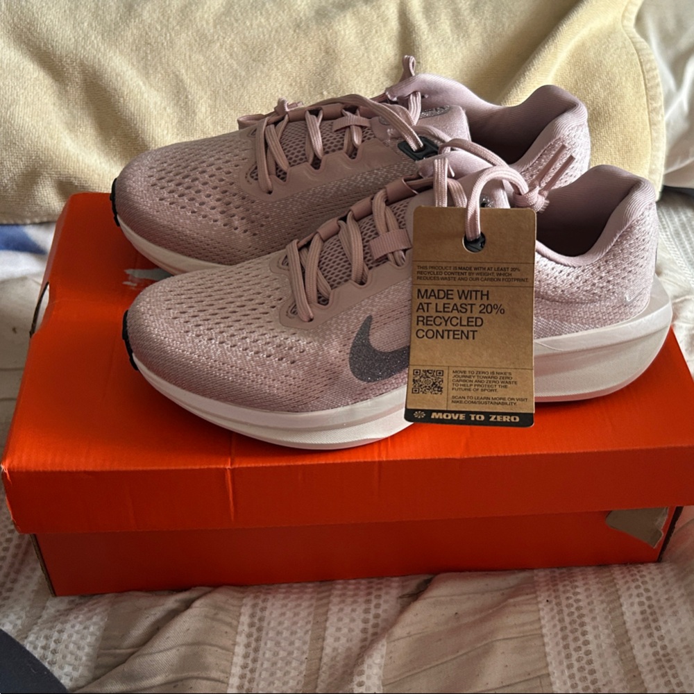 Nike women’s Air Winflo 11 running shoes